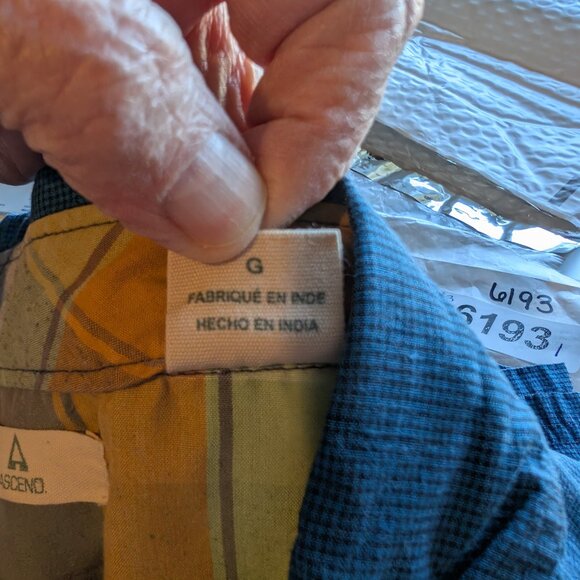 Ascend Short Sleeve Button Down Size Large - Picture 7 of 13